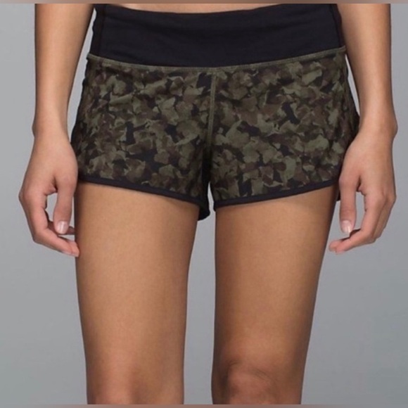 Lululemon Speed Up Short *2.5" Size 4 - Picture 1 of 9